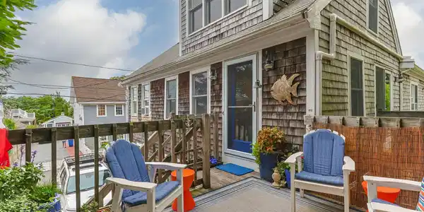 Image 2: 2-web-or-mls-15-court-st-5