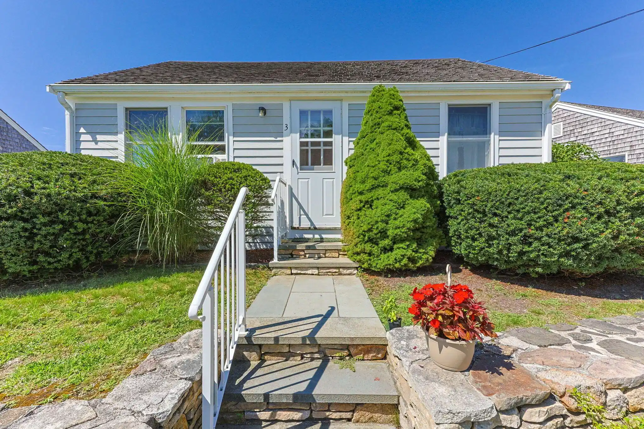 Image 1: 4-web-or-mls-275-kendrick-ave-3