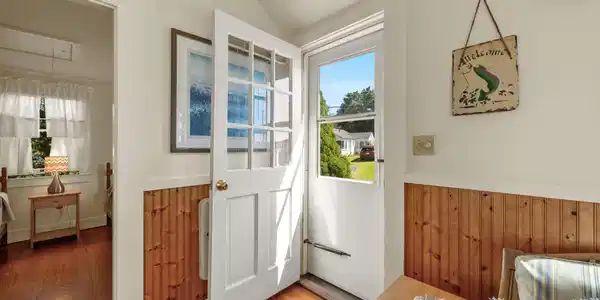 Image 4: 7-web-or-mls-275-kendrick-ave-3
