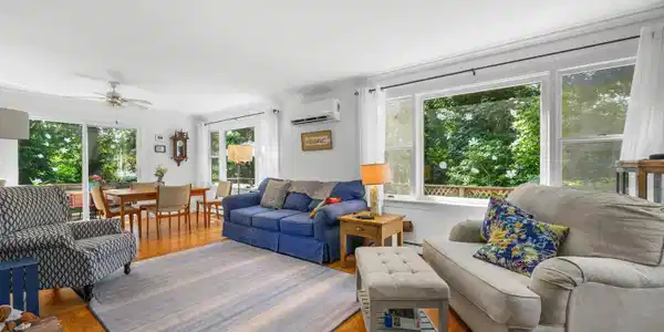Image 4: Living Room