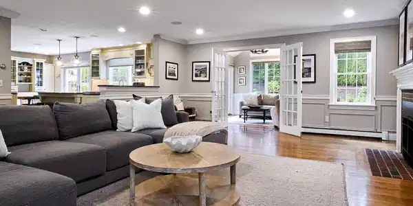 Image 3: Living Room