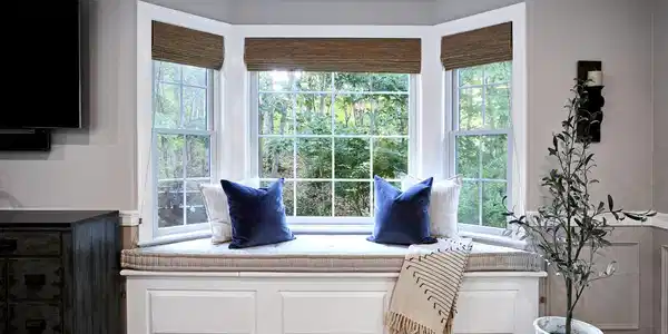 Image 4: LR window seat