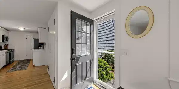 Image 3: 6-web-or-mls-23-swift-ave