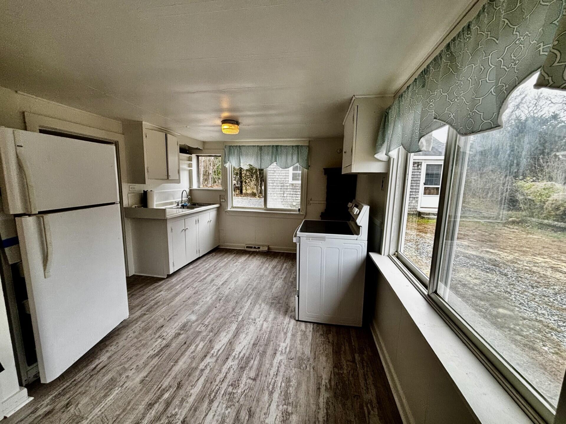 Image 2: kitchen1