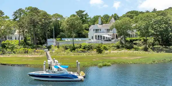 25 Oyster Way