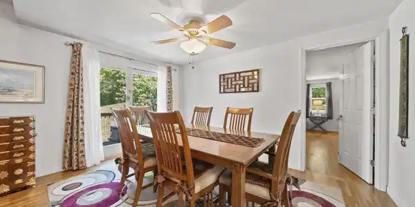 Image 3: 10-web-or-mls-DSC09293