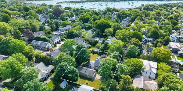 Image 3: 49 High Street, Edgartown