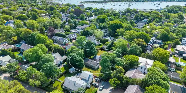 Image 4: 49 High Street, Edgartown
