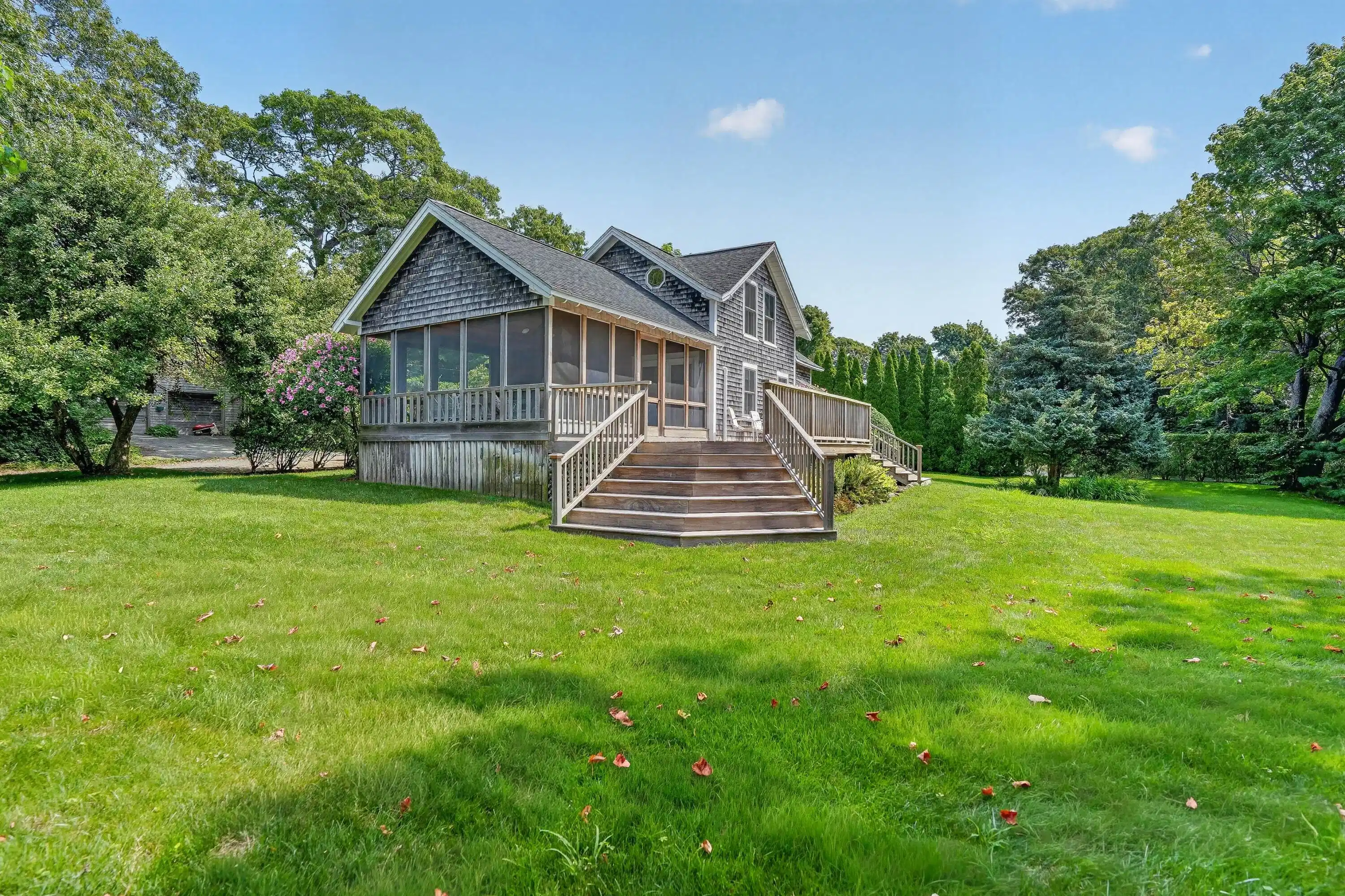 Image 1: Classic Vineyard Farmhouse
