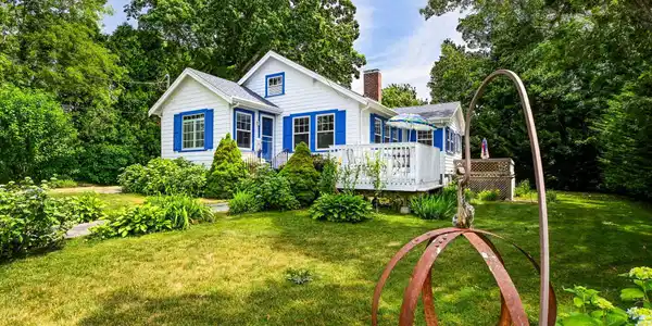 5 Hamlin Avenue