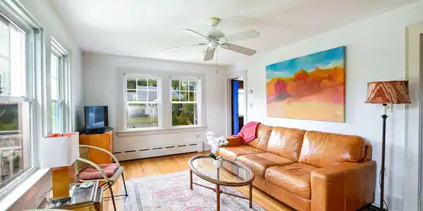 Image 3: 5 Hamlin Ave