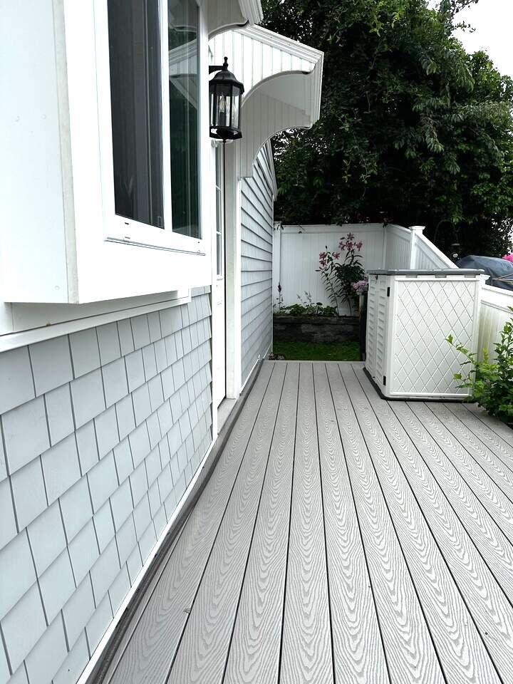 Image 2: side deck to backyard