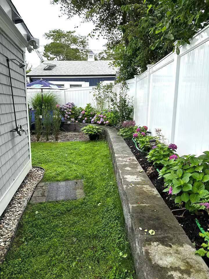 Image 3: Side with shower
