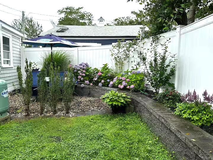 Image 4: Private backyard