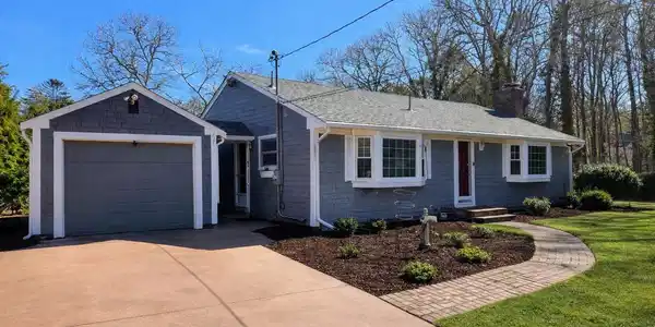 41 Depot Road W