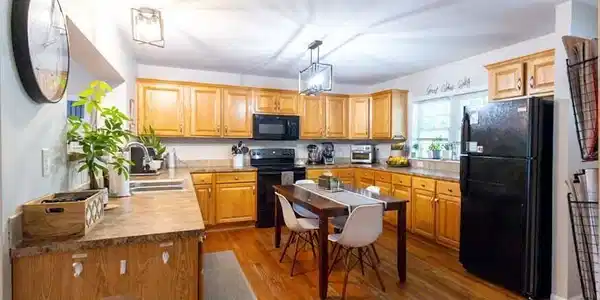 Image 3: Kitchen