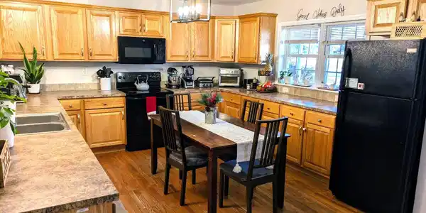 Image 4: Kitchen 2