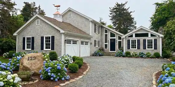 129 Colonial Way