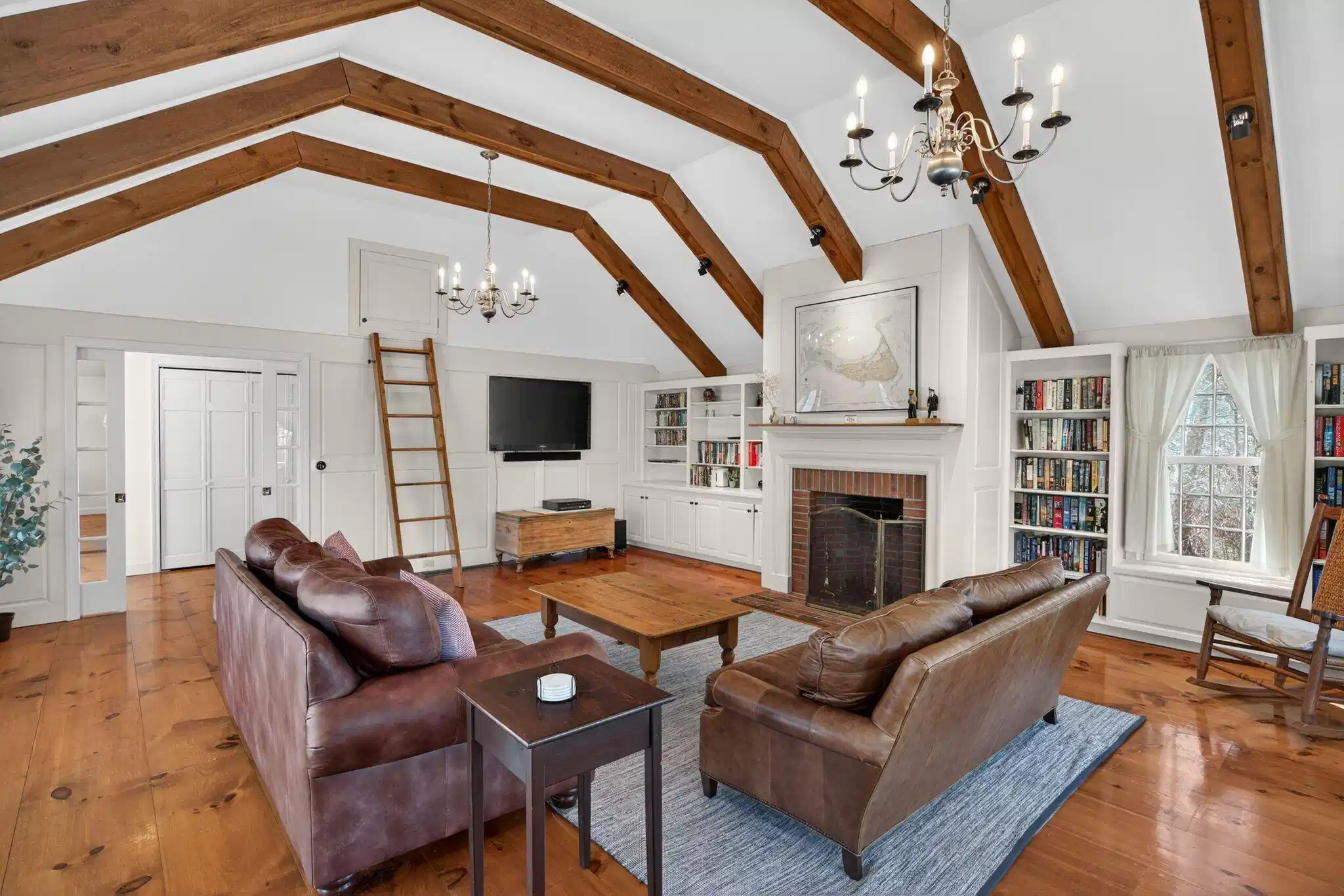 Image 1: Living room