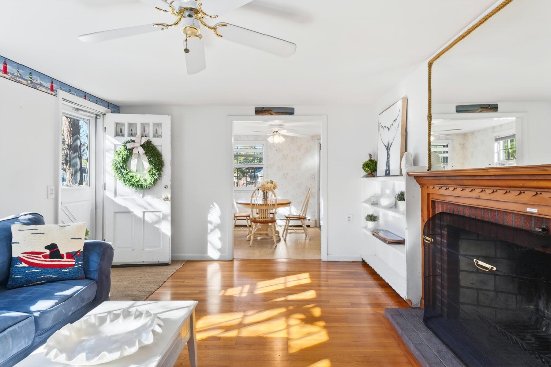Image 2: Living Room