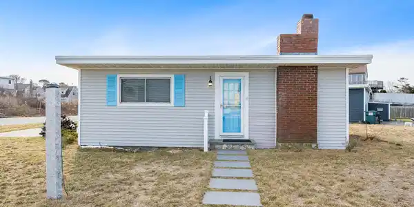 4 Freeman Avenue