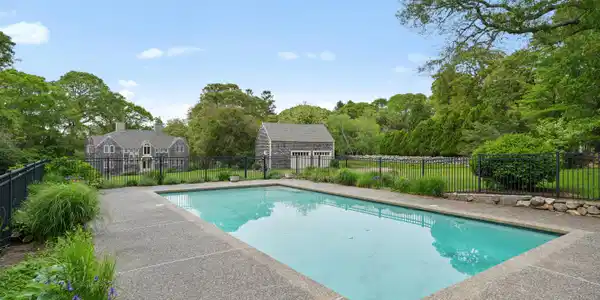 Image 4: 20 James Pond-27