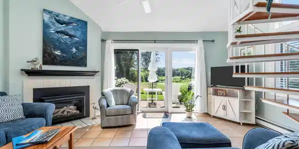 Image 2: Living Room 2