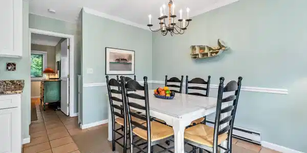 Image 4: Dining Area