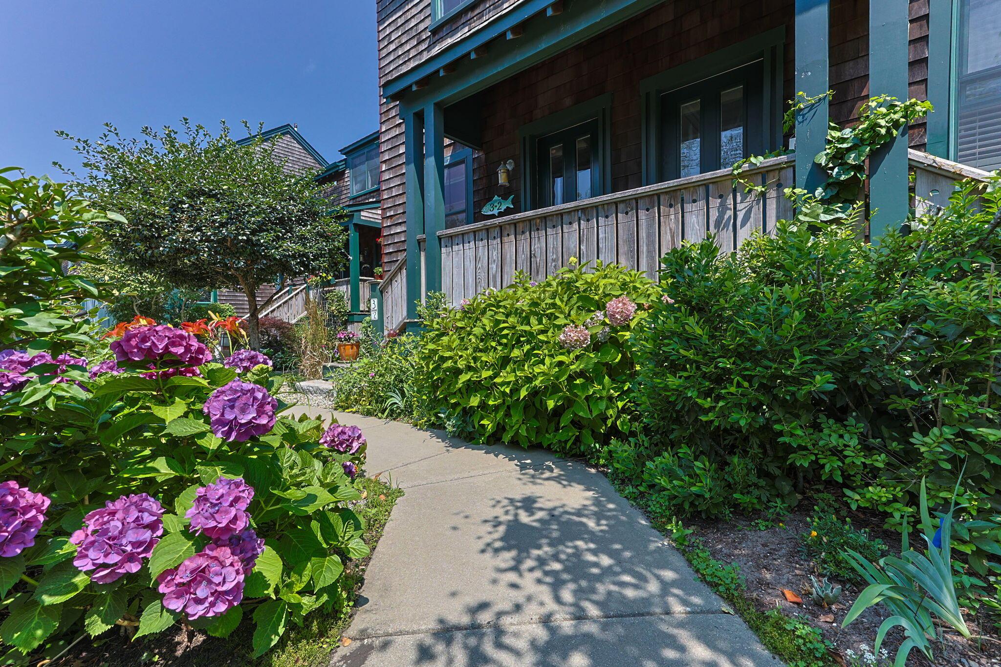 Image 2: 3-web-or-mls-3-meadow-road-2