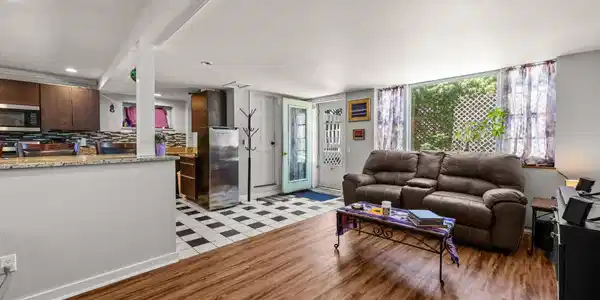 Image 4: 5-web-or-mls-54-bradford-st-34
