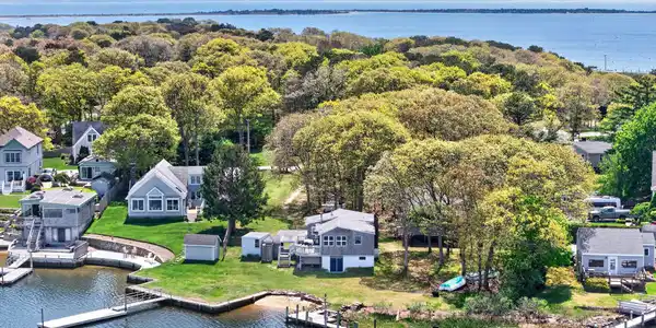 11 Clamshell Lane