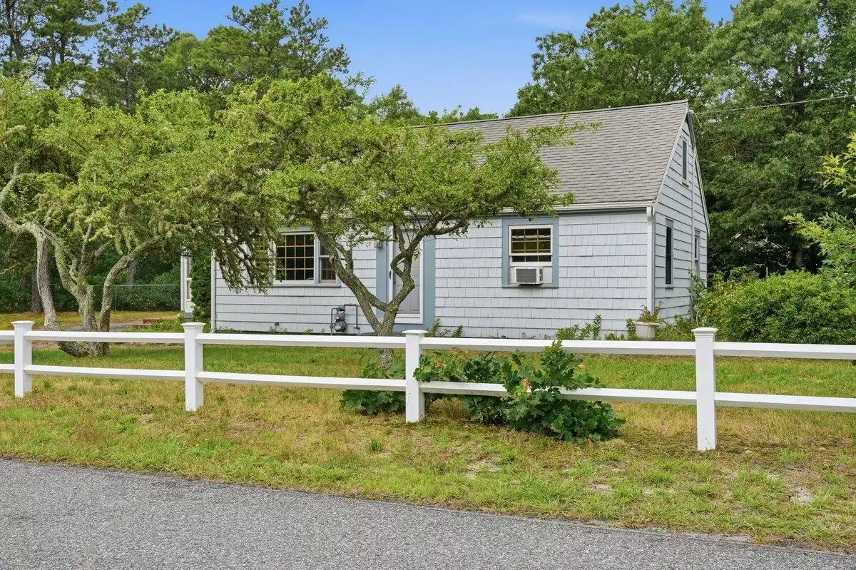 Image 1: Front of house 2