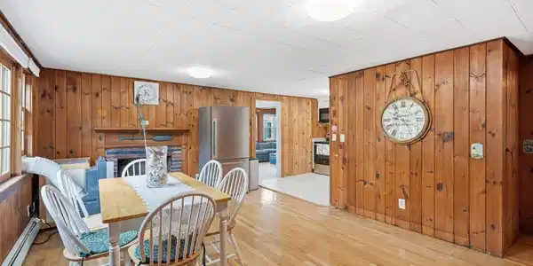 Image 4: Good living dining kitchen 127 Indian Tr
