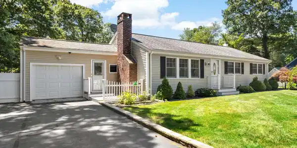 4 Deepwood Drive