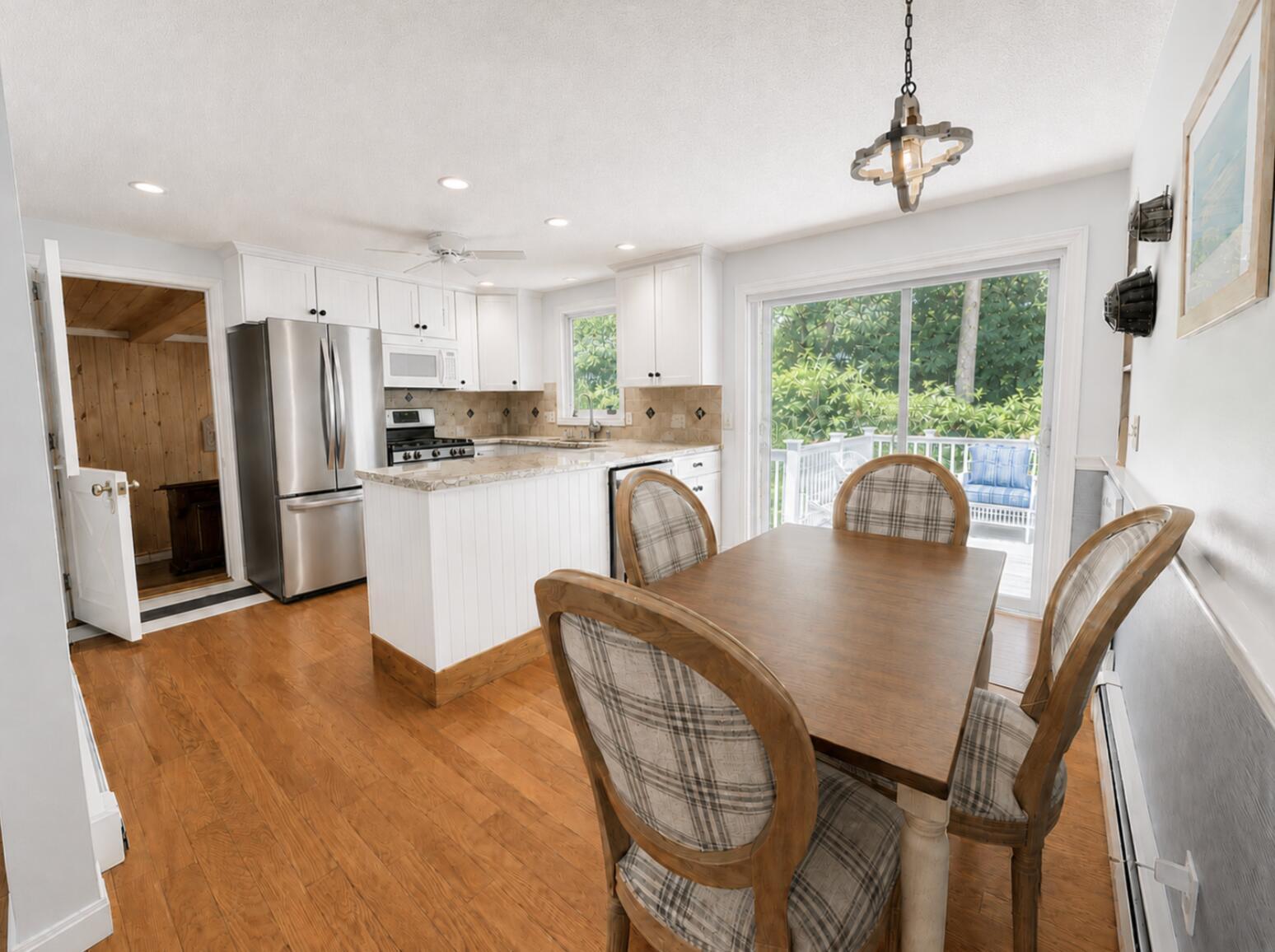 Image 3: Kitchen-Dining Combo