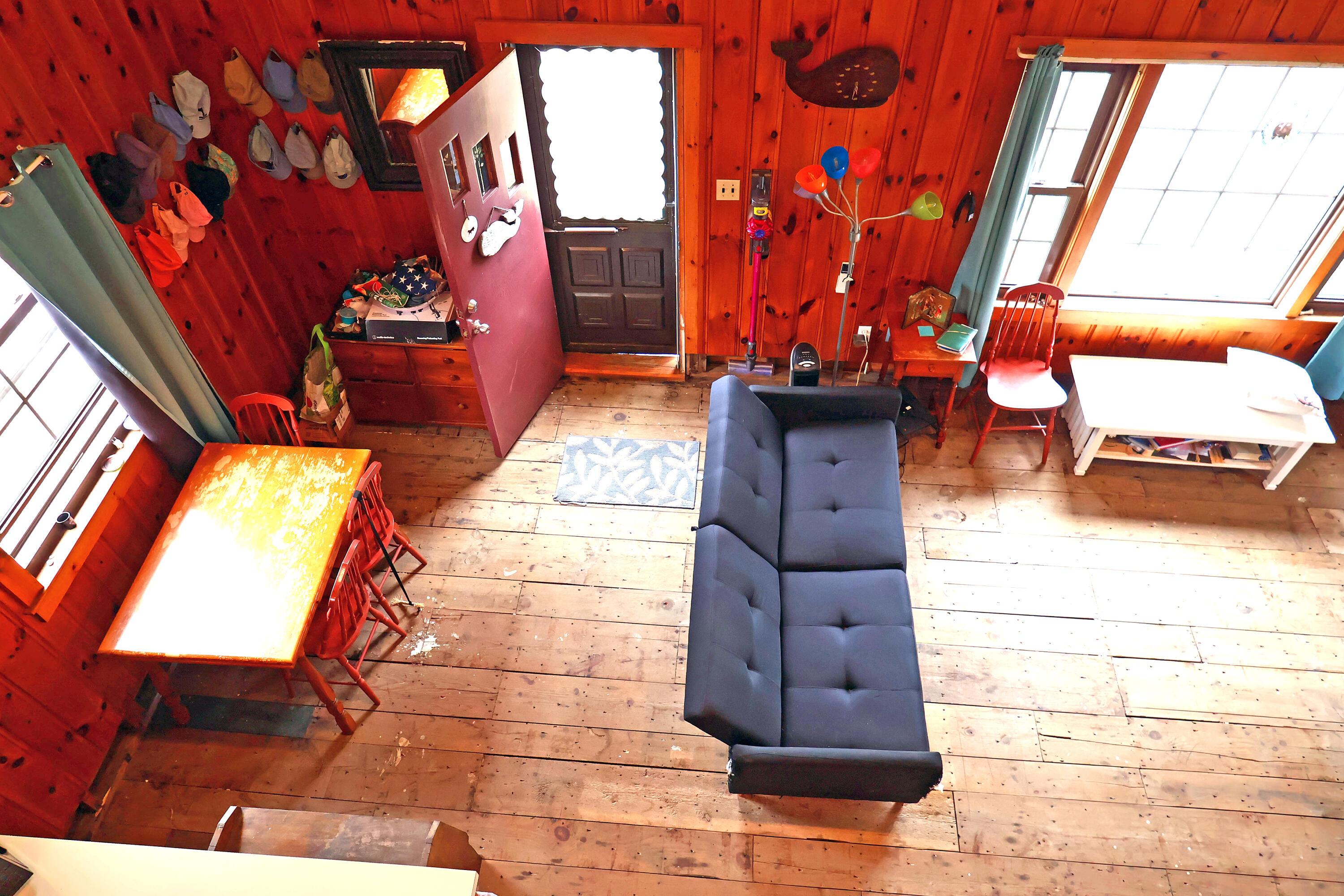Image 3: 5 Evergreen From Upstairs