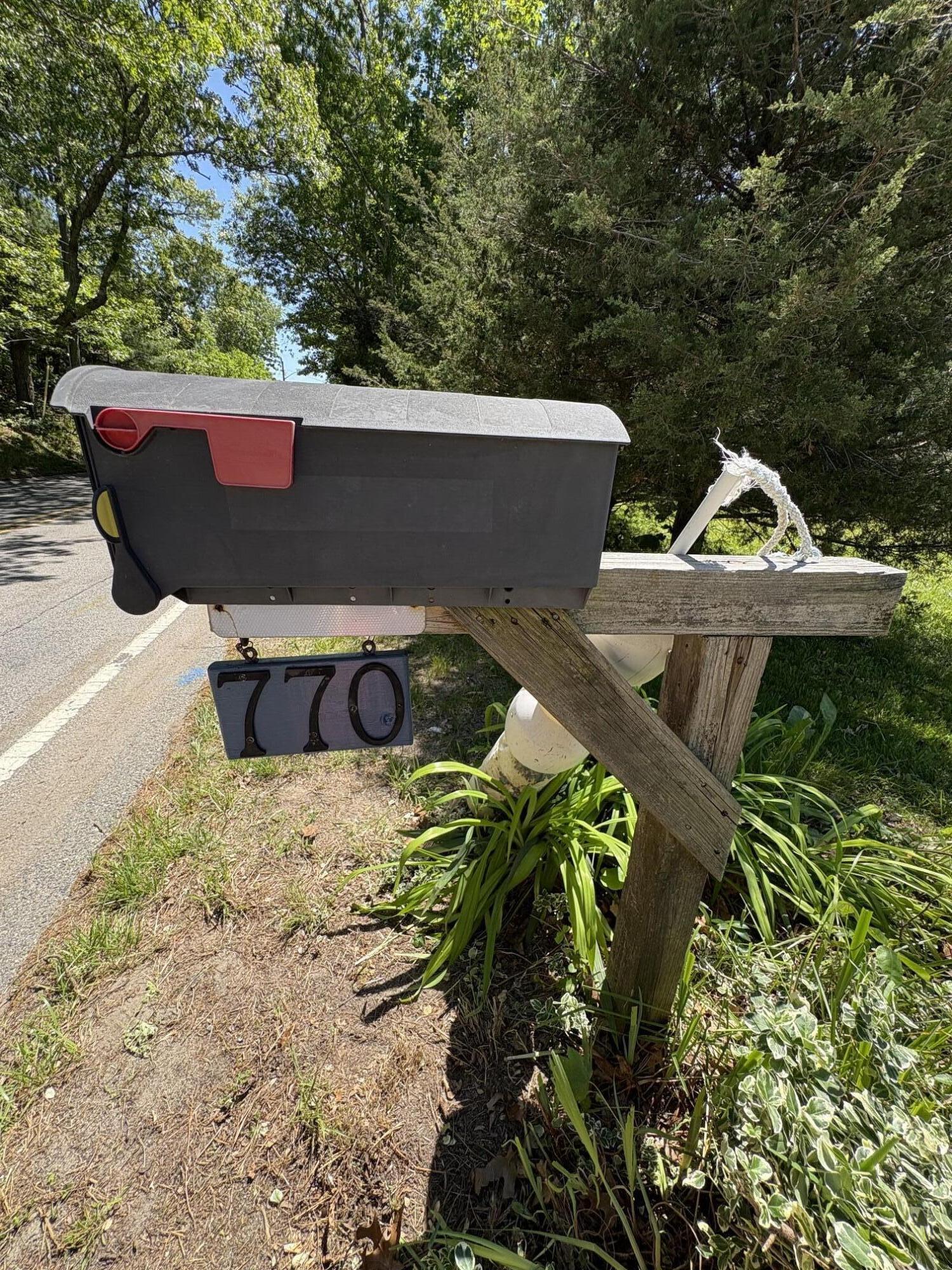 Image 4: 770 Shore Rd