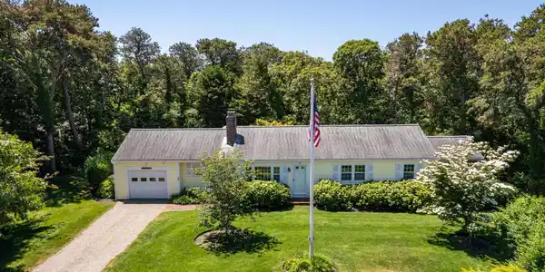 35 Oakridge Circle