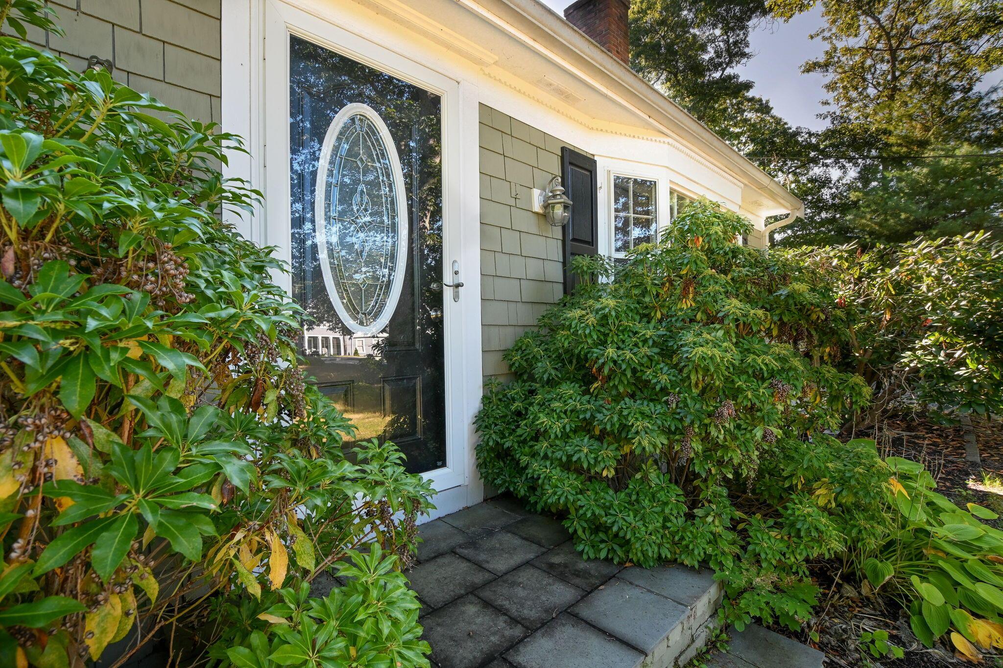 Image 2: 679 N. Falmouth Hwy