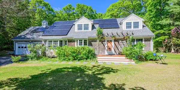 27 Two Ponds Road