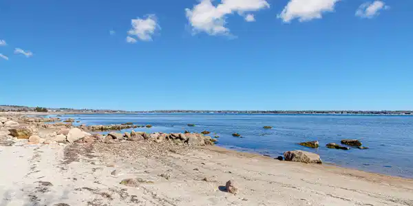 Image 2: Beach to harbor