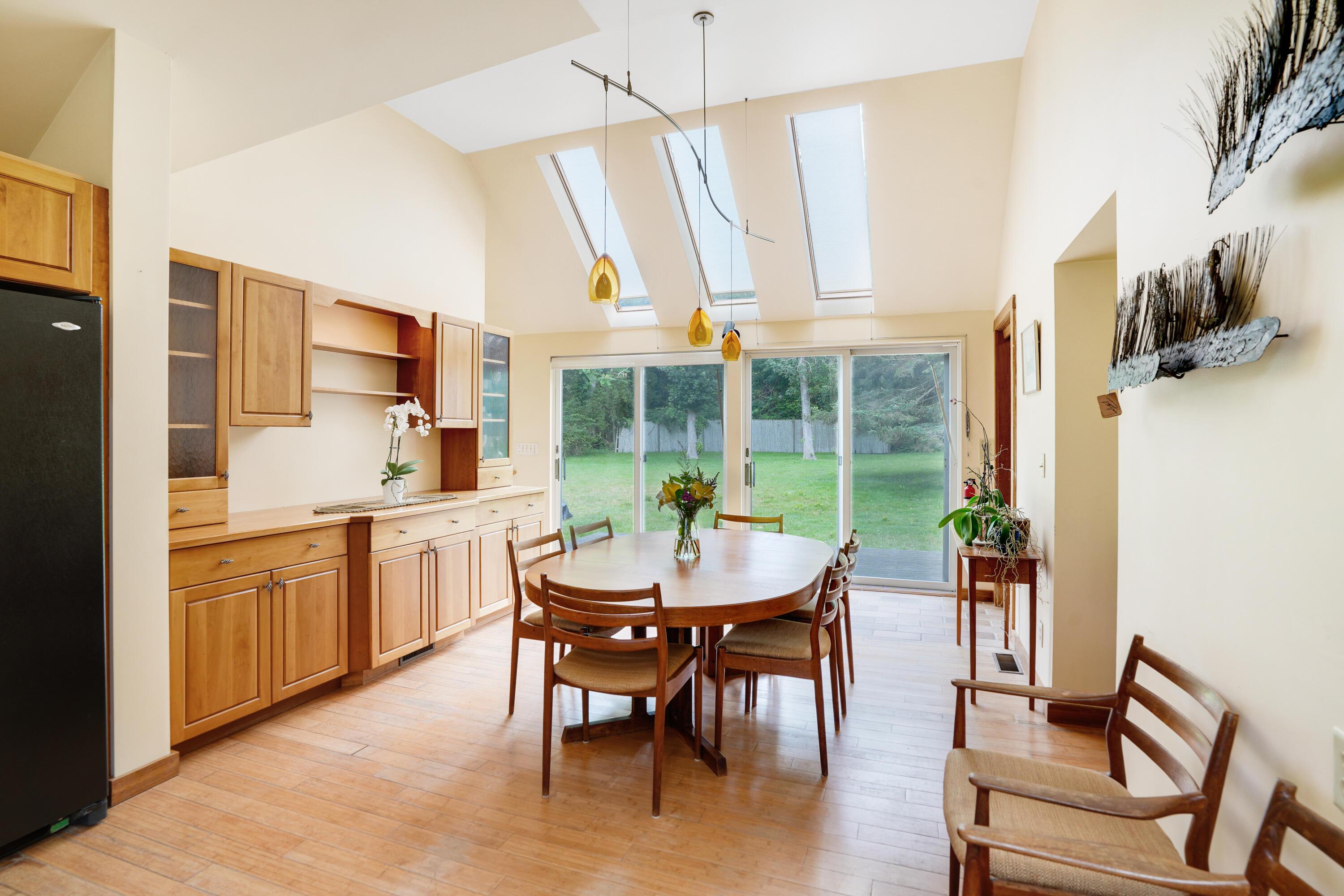 Image 4: 174 Middle Rd-7