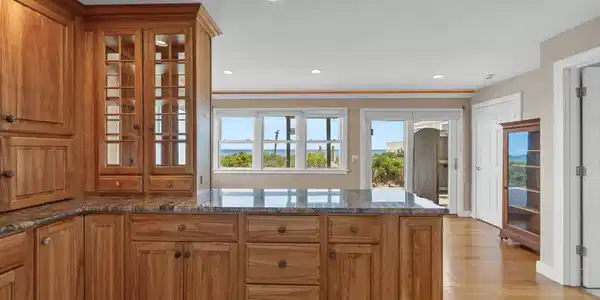 Image 3: kitchen to back