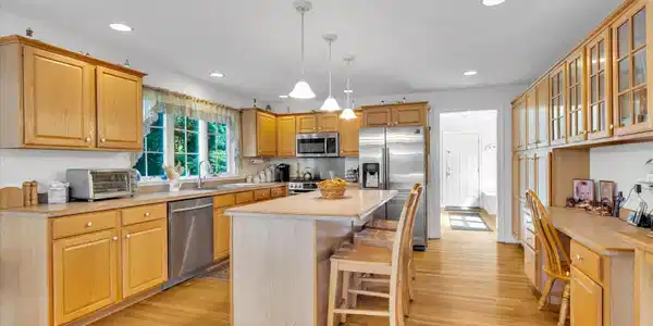 Image 3: Kitchen