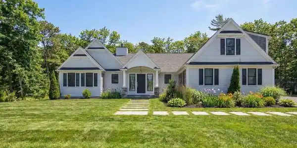 25 Manor Drive