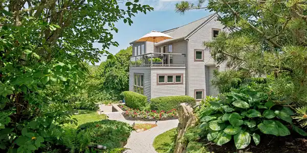 20 Bayberry Avenue