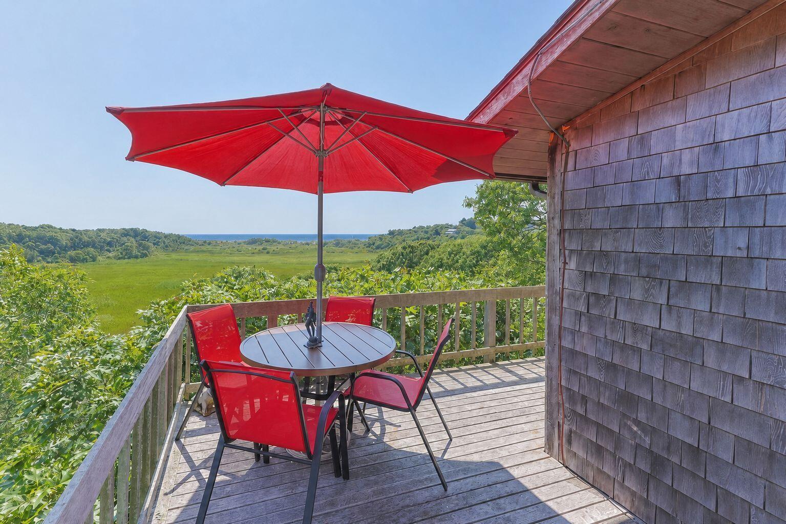 Image 3: Deck with Umbrella