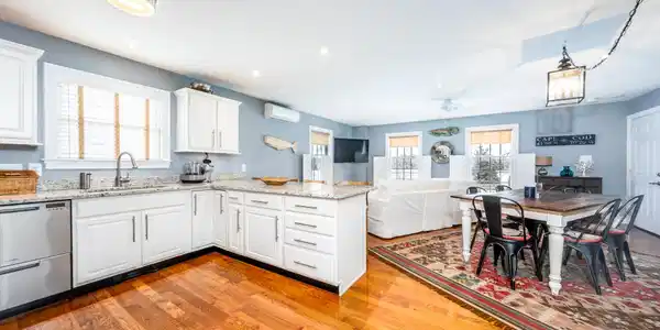 Image 3: kitchen4
