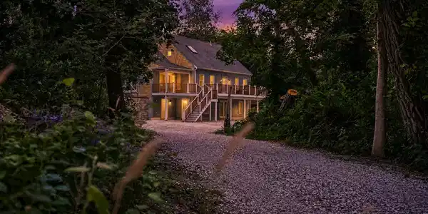 Image 2: Winding Driveway