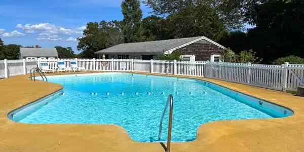 Image 2: pool